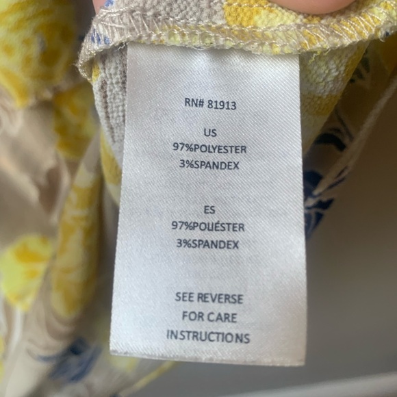 Chic Off-Shoulder Floral Blouse - Picture 4 of 4